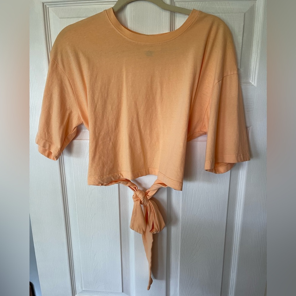 Universal Thread Cropped Tee